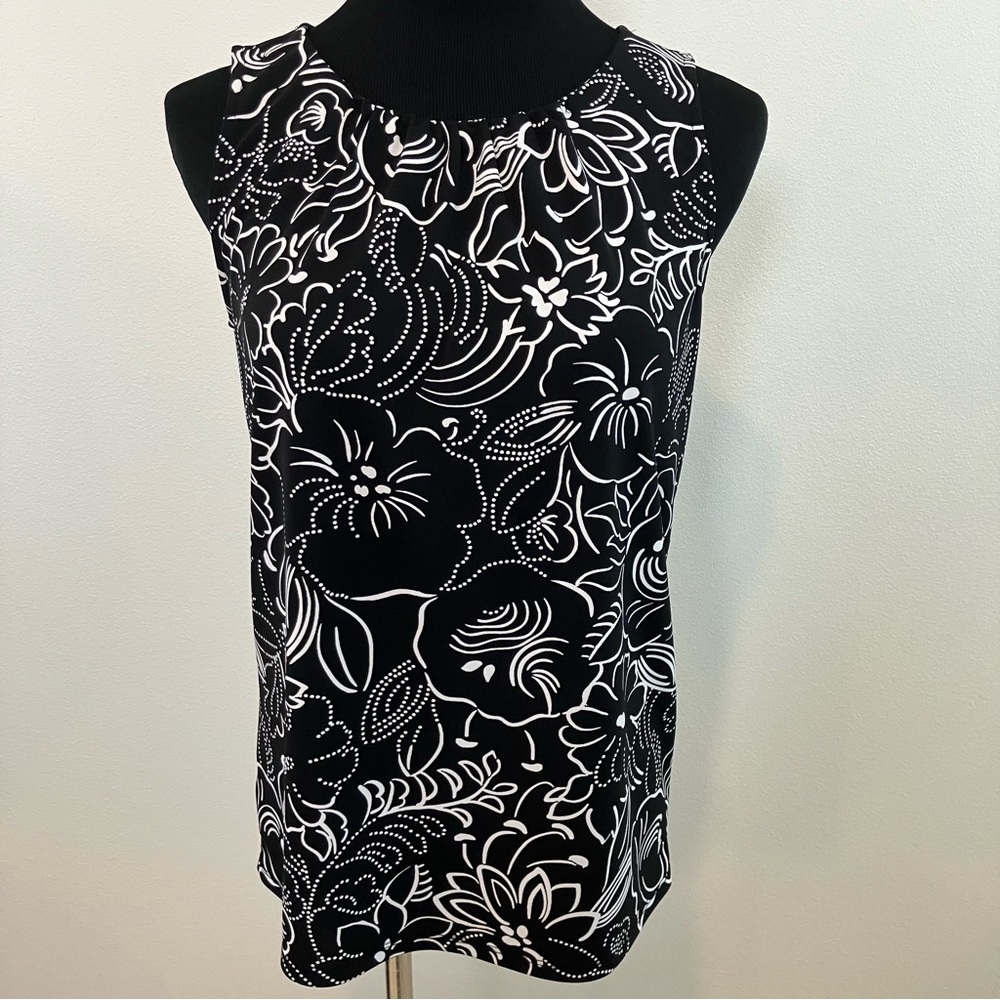 Black & White Floral Sleeveless Blouse - Picture 3 of 9